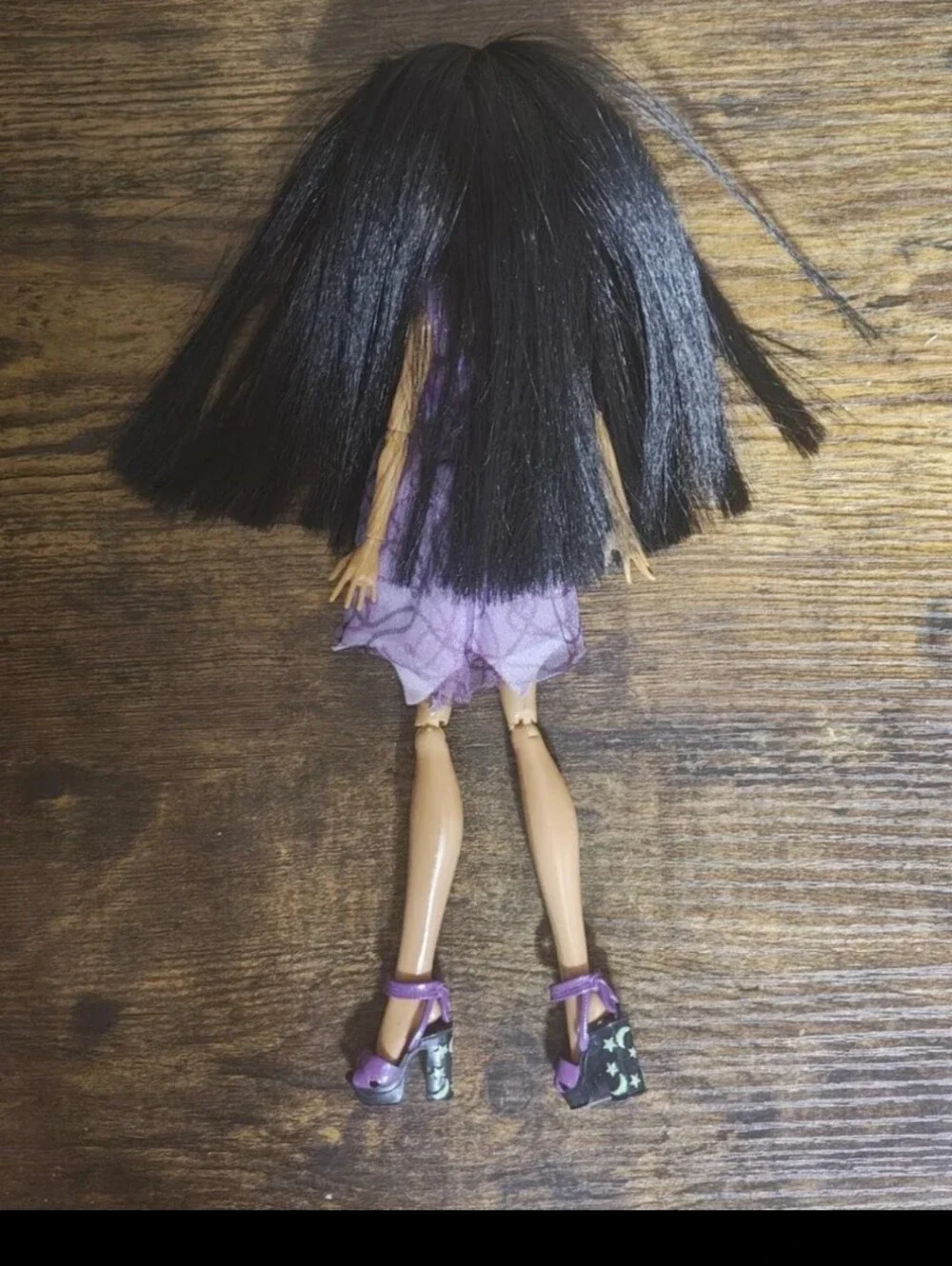 Beautiful 2008 Monster High Cleo de Nile With Purple Outfit